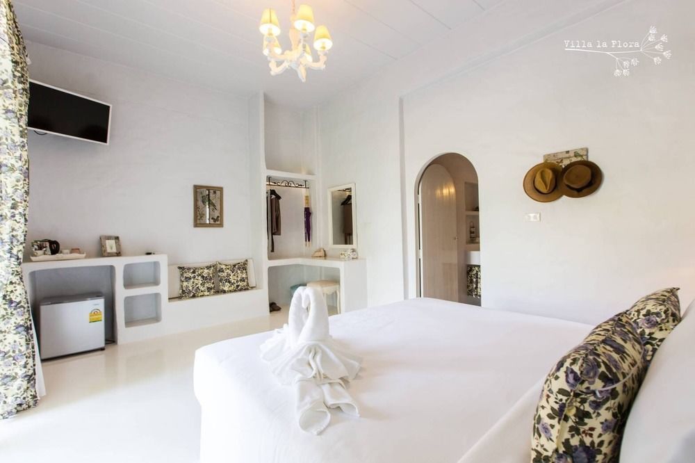 Villa La Flora Kanchanaburi Esterno foto