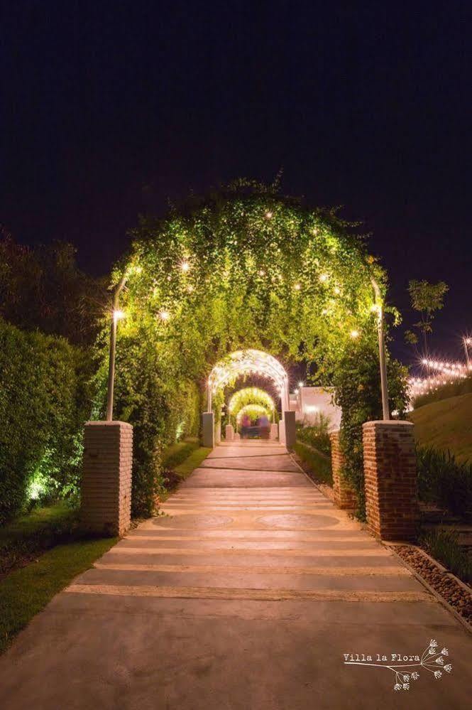 Villa La Flora Kanchanaburi Esterno foto